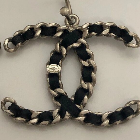 CHANEL CC Logos Black Leather Chain Earrings Gold Tone B11A Auth w/Box D-c1164 - Picture 6 of 9